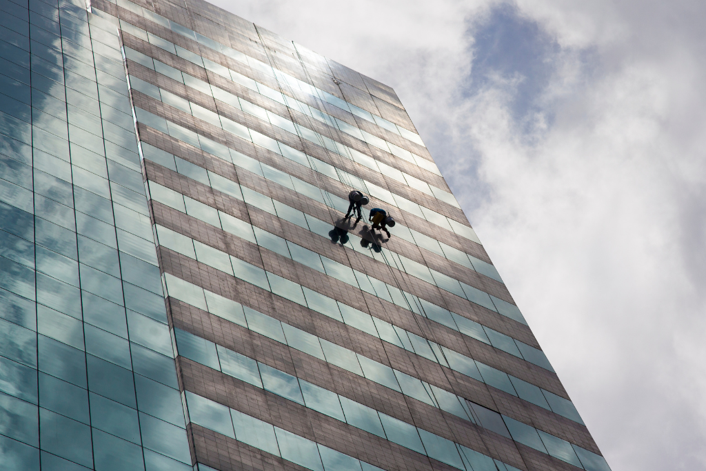 تنظيف واجهات زجاجية